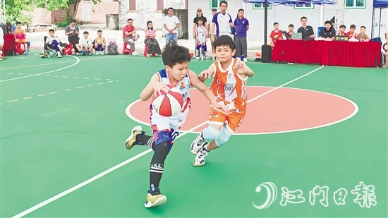 比賽現(xiàn)場(chǎng)上演精彩對(duì)決。