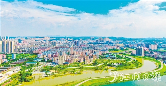 沙坪河岸，一幅“水清岸綠，鳥語(yǔ)花香”的小微濕地美麗畫卷映入眼簾。