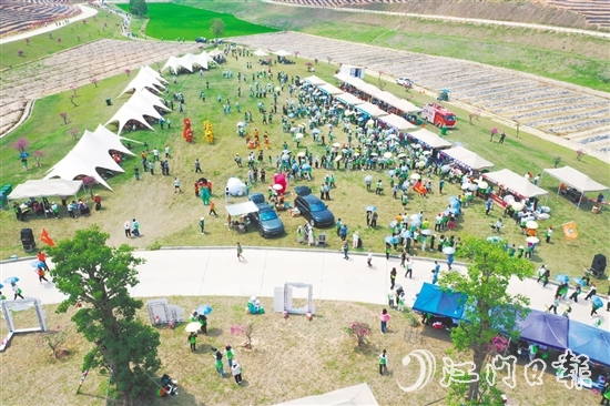 鶴山市源林生態(tài)樂(lè)園正式開園，是鶴山精心挖掘優(yōu)質(zhì)水資源稟賦，加快探索全域水經(jīng)濟(jì)新業(yè)態(tài)發(fā)展的生動(dòng)體現(xiàn)。