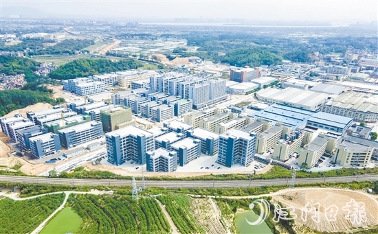 日前，古勞萬洋眾創(chuàng)城三期項目舉行“拿地即動工”啟動儀式。圖為古勞萬洋眾創(chuàng)城二期建成項目。