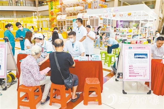 活動為群眾提供義診及康復知識咨詢服務(wù)。