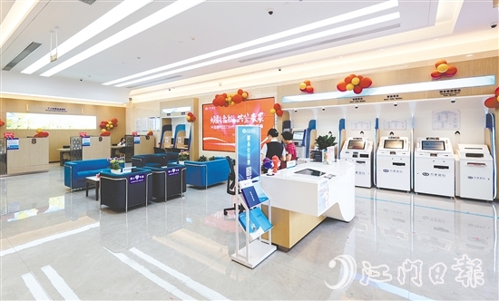 營業(yè)廳環(huán)境煥然一新，功能分區(qū)清晰明確。