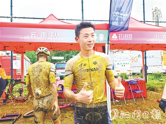 測試賽中，云南省代表隊選手袁金偉獲得男子組冠軍，為賽道和恩平辦賽能力點贊。