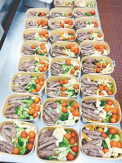 減脂餐葷素搭配，色香味俱全。