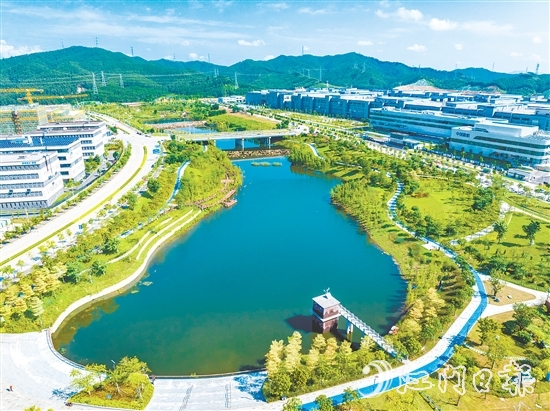 司前鎮(zhèn)全力推進(jìn)新會(huì)智造產(chǎn)業(yè)園鳳山湖園區(qū)建設(shè)，依托中創(chuàng)新航等鏈主企業(yè)的帶動(dòng)效應(yīng)，推動(dòng)五金不銹鋼與新能源等產(chǎn)業(yè)鏈跨鏈融合發(fā)展。