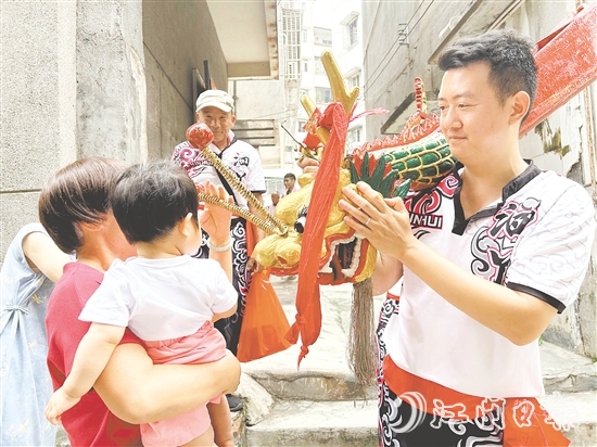 泗丫村將“扒旱龍”的習(xí)俗保留下來(lái)。