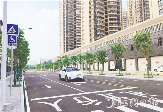 3條城市支路的建成投用，不僅提升了城市的形象和品質(zhì)，更優(yōu)化了城市的交通網(wǎng)絡(luò)，解決了群眾的出行難題。圖為新建的僑安路。