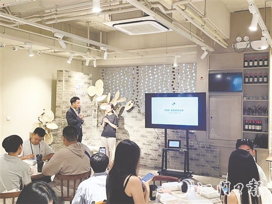 芝芝柑普品鑒會(huì)上，粉絲分享自己與喜茶、與江門的故事。