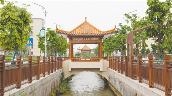 修復(fù)后的涼亭成為周邊居民休閑的好去處。