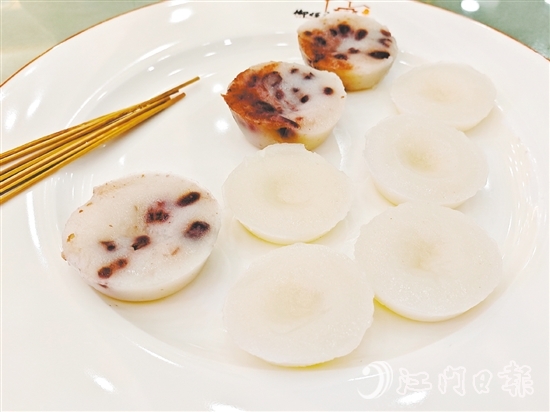 缽仔糕晶瑩剔透、滑嫩彈潤(rùn)。