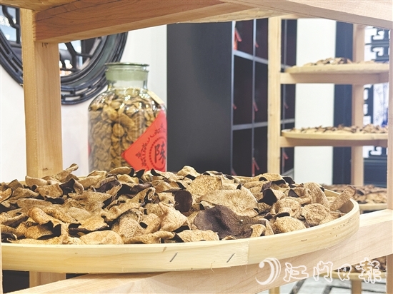 新會(huì)陳皮是藥食同源的佳品。