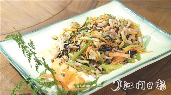 陳皮五彩絲色彩斑斕、口感豐富。