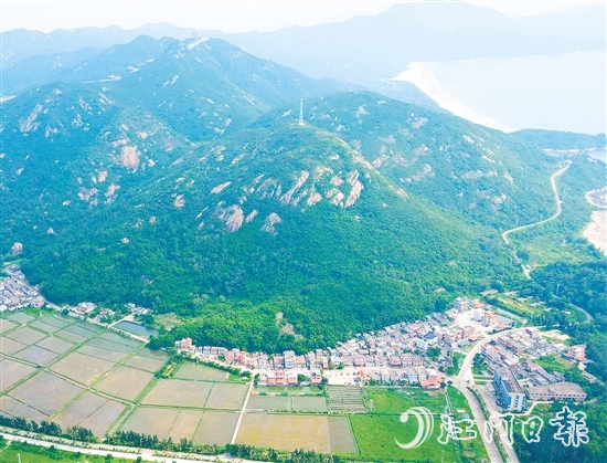川島鎮(zhèn)飛東村依山傍海，擁有豐富美麗的旅游資源。