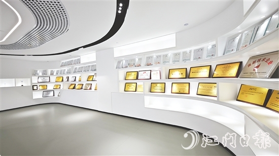 奇德新材專注于功能性高分子復(fù)合材料的研發(fā)創(chuàng)新，獲得多項(xiàng)榮譽(yù)。