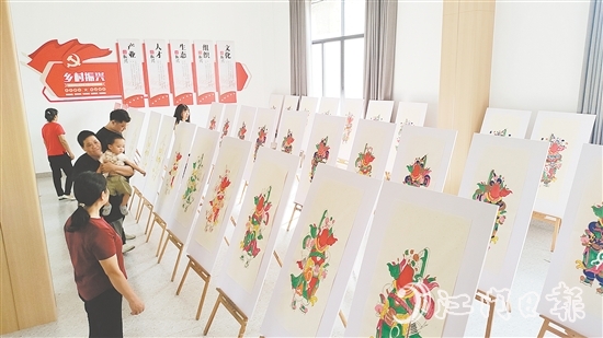 政校企三方將整合政府政策扶持、高校學(xué)術(shù)研究及企業(yè)市場(chǎng)資源，通過(guò)技藝創(chuàng)新、品牌打造與數(shù)字化推廣，為司前木板年畫(huà)傳承注入新活力。