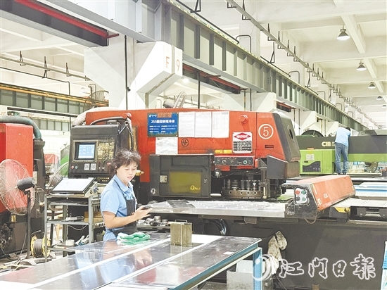 高美空調(diào)生產(chǎn)線經(jīng)過數(shù)字化改造后，生產(chǎn)效率提升顯著，生產(chǎn)流程得到優(yōu)化。