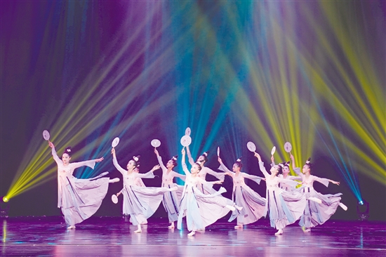 古典舞盡顯優(yōu)雅。