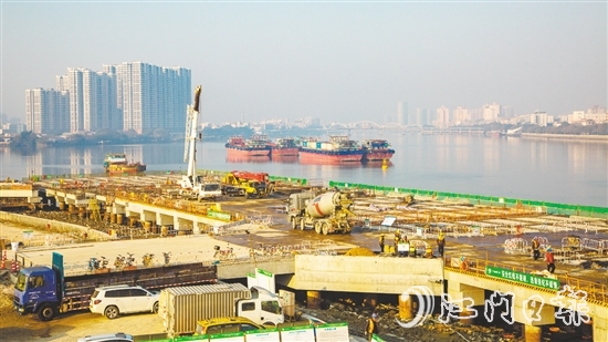 開(kāi)平市城市投資集團(tuán)有限公司參與的三埠新港項(xiàng)目，將有效提升開(kāi)平內(nèi)河通航能力。