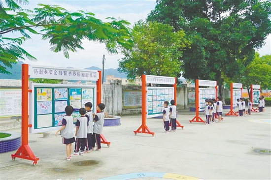 水口鎮(zhèn)沙岡小學(xué)通過手抄報(bào)比賽、宣傳欄等方式，開展防溺水安全教育活動(dòng)。