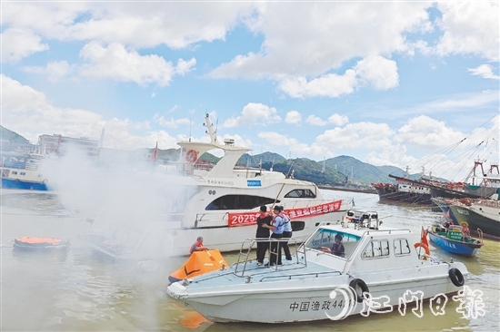 整個演練救援過程緊張有序，各環(huán)節(jié)銜接緊密。