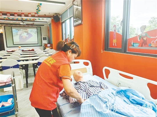 “寧明之家”舉辦培訓(xùn)活動，幫助寧明籍務(wù)工人員提高就業(yè)技能。