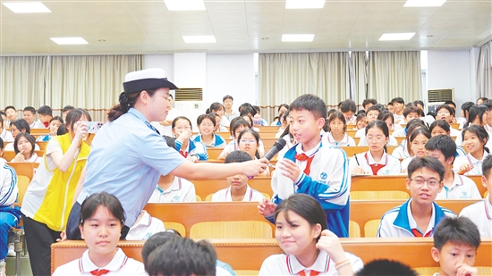 互動(dòng)環(huán)節(jié)，同學(xué)們積極回答問題。