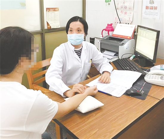 月經(jīng)出現(xiàn)異常應(yīng)盡快到醫(yī)院進(jìn)行專(zhuān)業(yè)檢查。