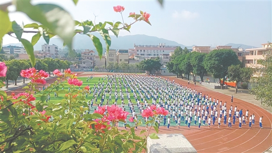 大課間活動現(xiàn)場。