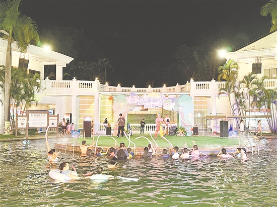 江門古兜溫泉度假區(qū)打造浪漫唯美的夜間水上音樂會(huì)。