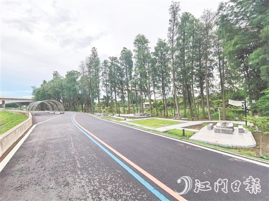 下沙河綜合治理工程成效初顯，河岸環(huán)境升級，成為村民休閑娛樂的好地方。