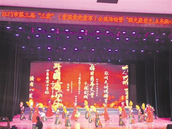 軍人子女、軍屬代表等精心準備了紅色文藝節(jié)目，以藝術(shù)的形式展現(xiàn)軍民魚水情深和革命精神傳承。