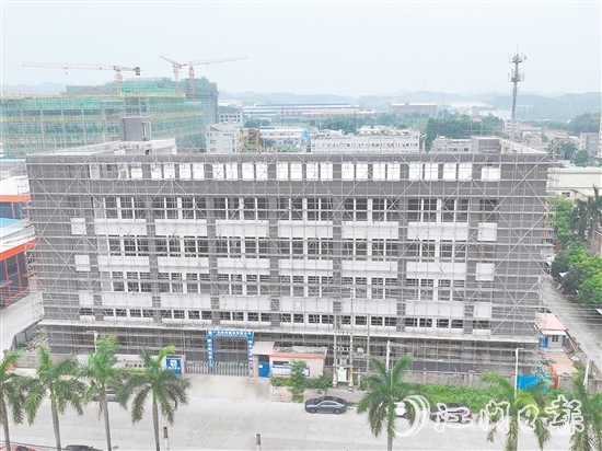 鶴城鎮(zhèn)大力推動(dòng)“工改工”，成功引進(jìn)弘耀德環(huán)保設(shè)備項(xiàng)目。