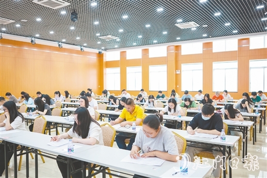 來自開平全市工會系統(tǒng)的經(jīng)審業(yè)務(wù)骨干同臺競技，上演一場精彩的專業(yè)技能“大練兵”。