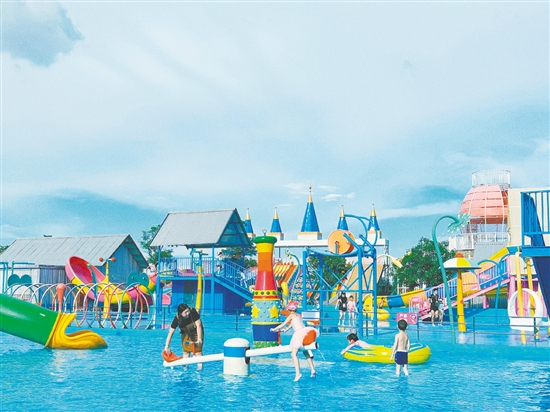 水上樂園受親子家庭歡迎。