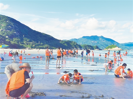 暑期，不妨到臺(tái)山川島踏浪。