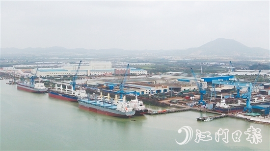 古井鎮(zhèn)是我市造船業(yè)重鎮(zhèn)。焊接機(jī)器人將極大助力企業(yè)實(shí)現(xiàn)降本增效、產(chǎn)線升級(jí)。