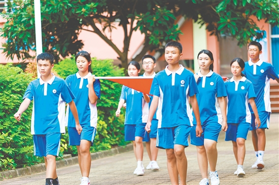 怡霖學校致力于培養(yǎng)學生擁有健全人格、社會責任感與家國情懷。