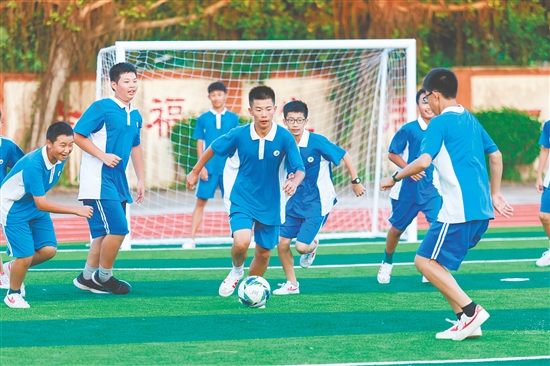 怡霖學校以五育協(xié)同為目標，培養(yǎng)全面發(fā)展的新時代好少年。