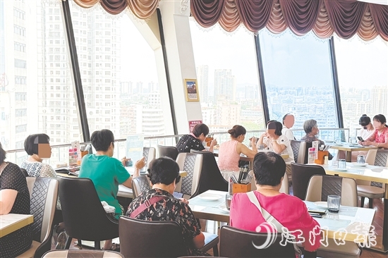 新僑都旋轉(zhuǎn)西餐廳得到江門人的認(rèn)可。