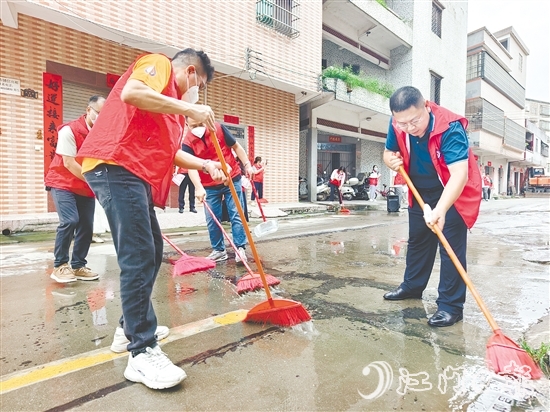 恩平市委統(tǒng)戰(zhàn)部、市新階聯(lián)聯(lián)合牛江鎮(zhèn)在圩鎮(zhèn)開展愛國衛(wèi)生行動(dòng)。