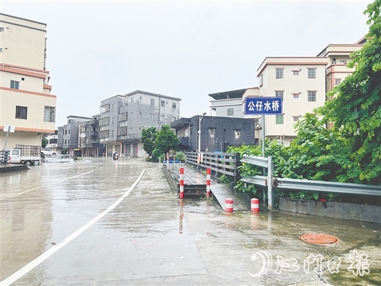 得益于內(nèi)澇整治，今年以來(lái)公仔水橋周邊未出現(xiàn)“水浸街”。