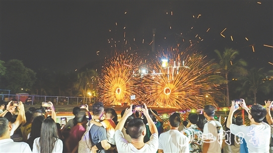 下川島夏季嘉年華以“美食+娛樂+文化”為核心，每周三、五、六、日推出不同主題的活動。