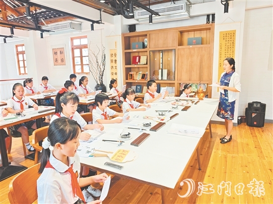 “無負今日?少年讀書班”在梁啟超故居新華悅讀空間舉行。