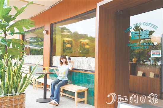 “云渡咖啡”以法式自然風(fēng)為設(shè)計(jì)基調(diào)，隨便一拍，都是森系電影大片的感覺。