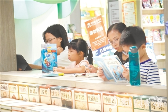 在開平購書中心，市民參與多項線下活動。