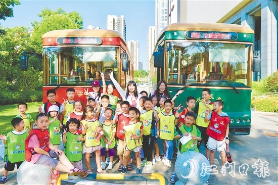 臺(tái)山市推出“激情十五運(yùn)·全運(yùn)觀賽游”特色體育游路線，鐺鐺車成為城市中一道亮麗的流動(dòng)風(fēng)景線。