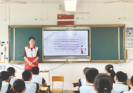 臺山市廣泛開展“綠書簽”主題系列宣傳活動，為未成年人健康成長，筑牢文化安全防火墻。