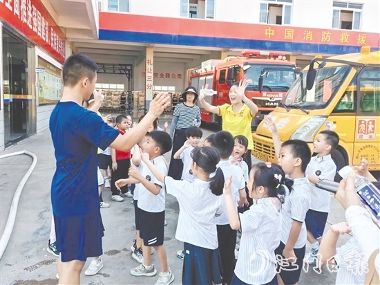 鶴山市沙坪消防救援站變身“安全學(xué)堂”。