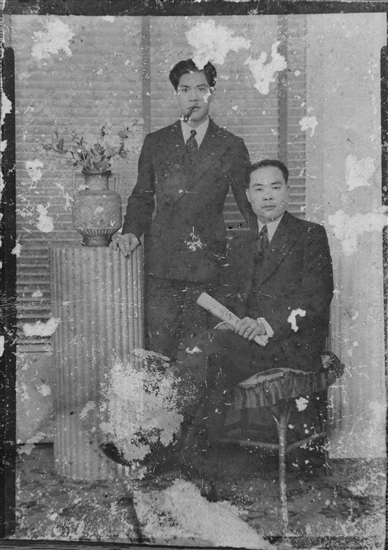 陳炳沛（左）與大哥陳炳璋合影。陳慶偉供圖