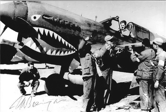 飛虎隊(duì)將飛機(jī)頭漆成鯊魚頭圖案，以震懾日軍。